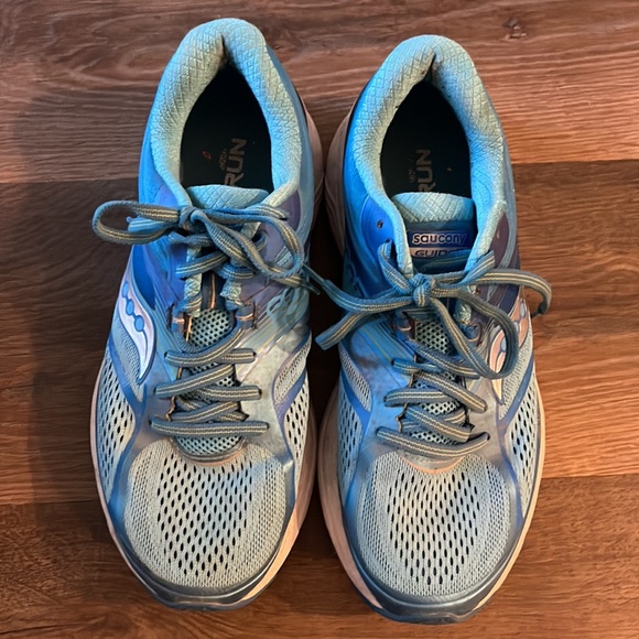 Saucony Everun Guide 10 SZ 9.5 running shoes. Gently worn. Great condition. - Picture 2 of 6